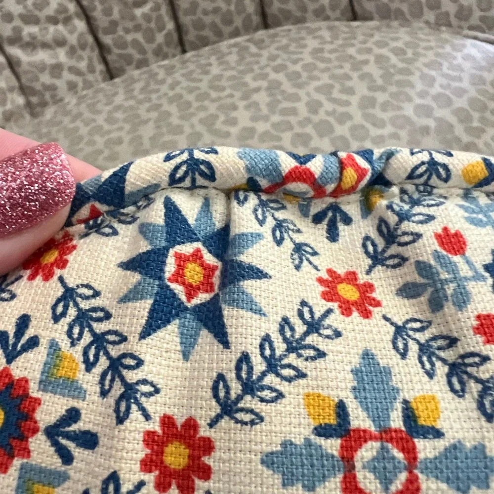 Vntg Handmade Scandinavian Folk Art Round Throw Pillows Set of 2 Red Blue 12.5